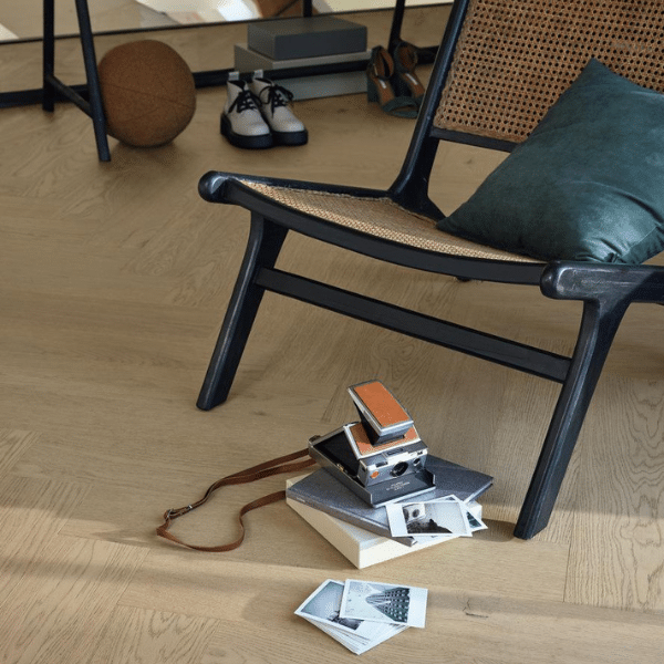 Sol en bois Lindura bâton rompu - Chêne classique gris sable 20232 – Image 2